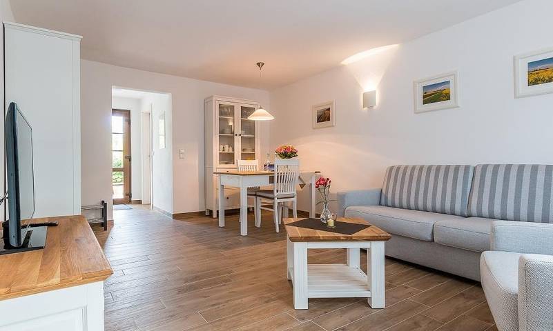 Ferienwohnung für 4 Personen, mit Terrasse und Garten in Ahrenshoop - 2