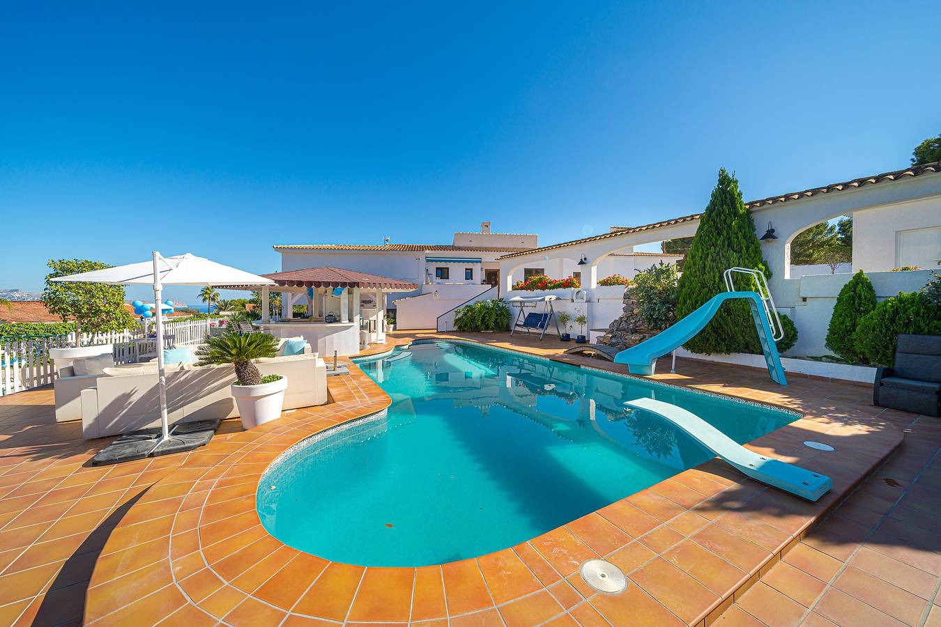 Belmonte Lux Family Villa avec vue sur la mer, piscine, terrasse et Wi-Fi in L'Alfàs del Pi, Costa Blanca