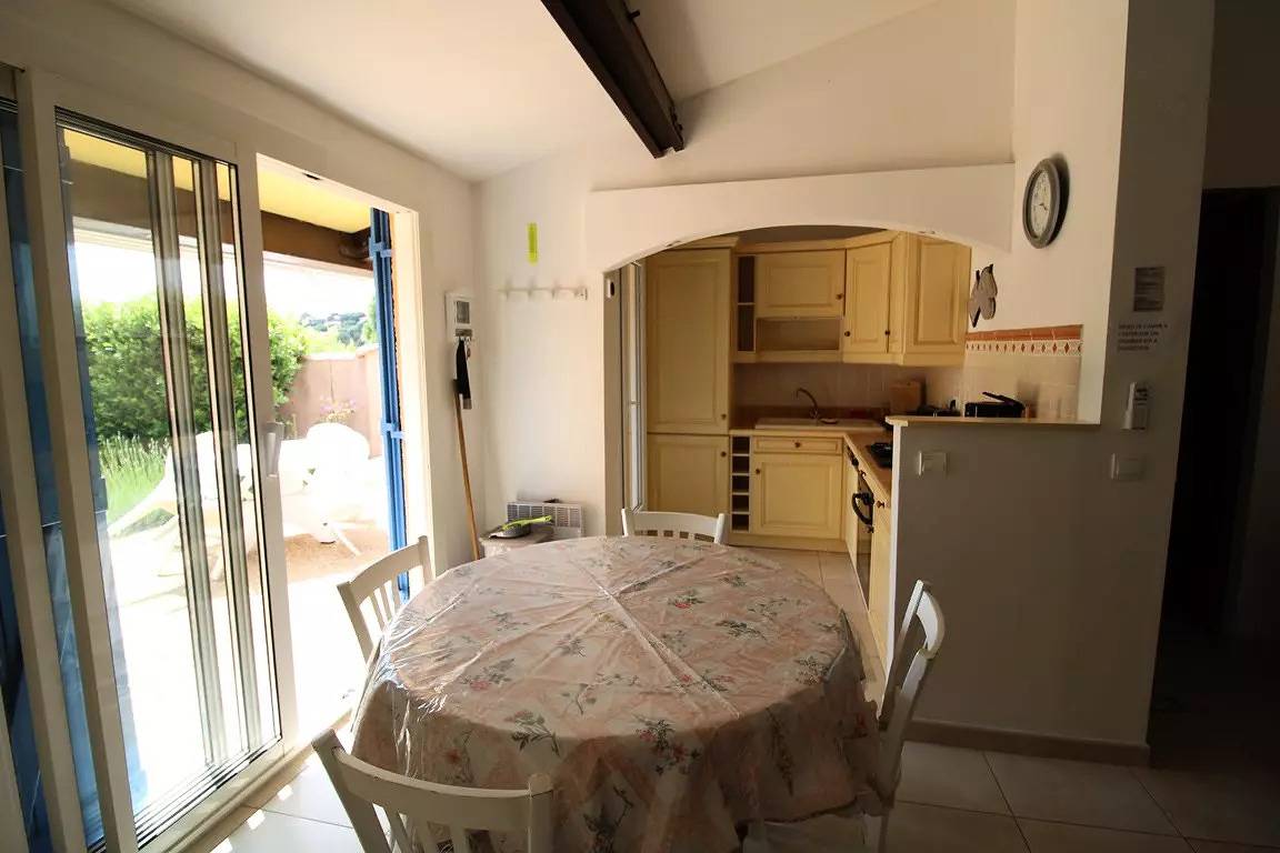 Mazet climatisé pour 4 personnes avec tennis et piscine à La Londes-Les-Maures in La Londe-les-Maures, Côte méditerranéenne (France)