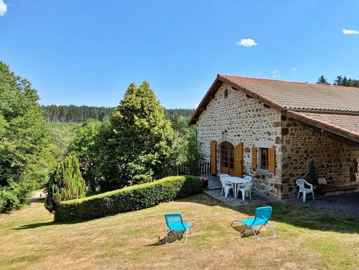 Gîte pour 6 personnes, avec jardin, animaux acceptés à Allègre