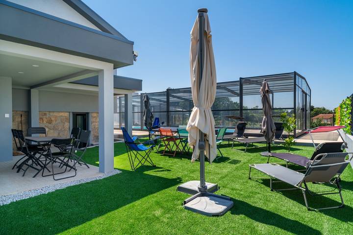 Casa de Férias 'Vivenda Em Lever - Casa Inteira' com Piscina Privada, Wi-Fi e Ar Condicionado in Sandim, Olival, Lever e Crestuma, Distrito do Porto