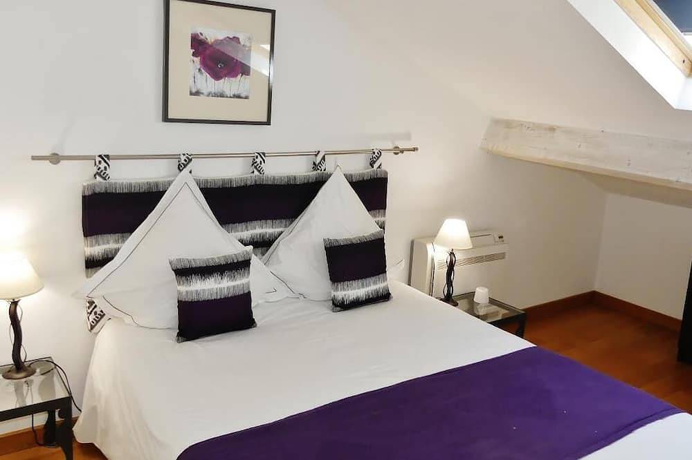 Entire apartment, Apartment Marquis (75M2) 2 bedrooms - private terrace - sleeps 6 in Avignon, Vaucluse