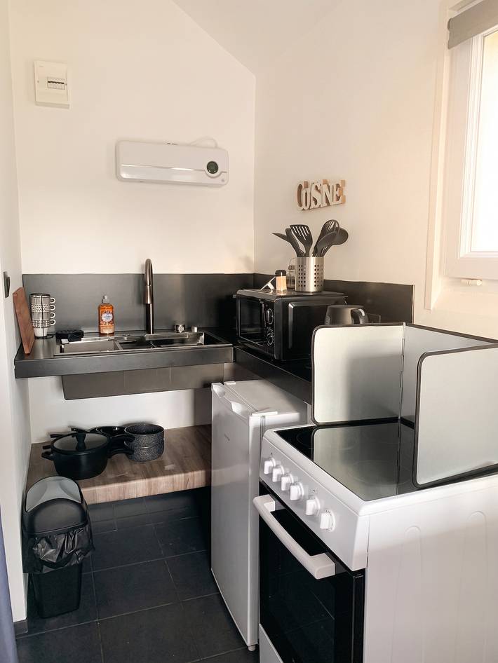 Entire studio, Cosy Studio in the Heart of Ploërmel - 20 m² with Terrace in Ploërmel, Vannes region