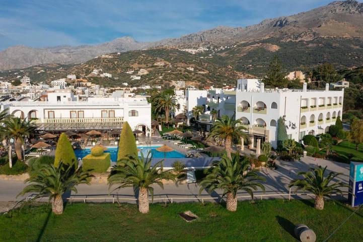 Hôtel pour 3 personnes, avec vue ainsi que piscine et jardin