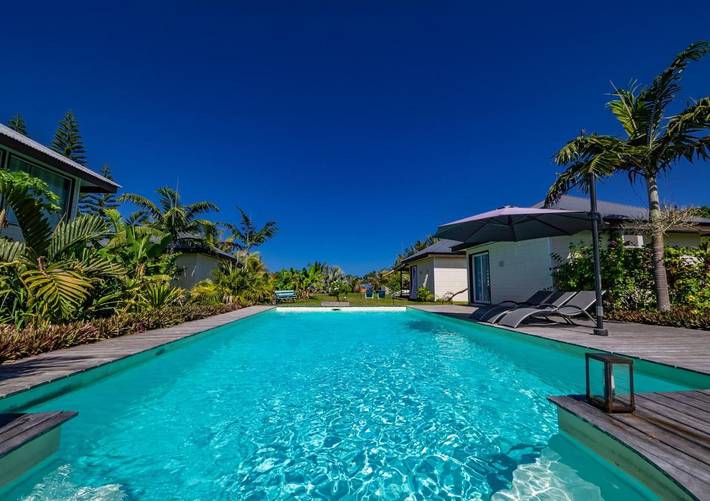 Maison d’hôte pour 3 personnes, avec piscine ainsi que jardin et vue à Bourail