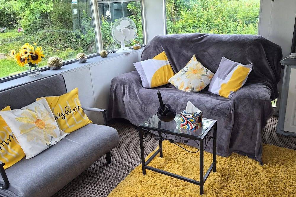 Exclusive Mobile Home Based In Countryside But Close To Airport And Towns in Lough Neagh
