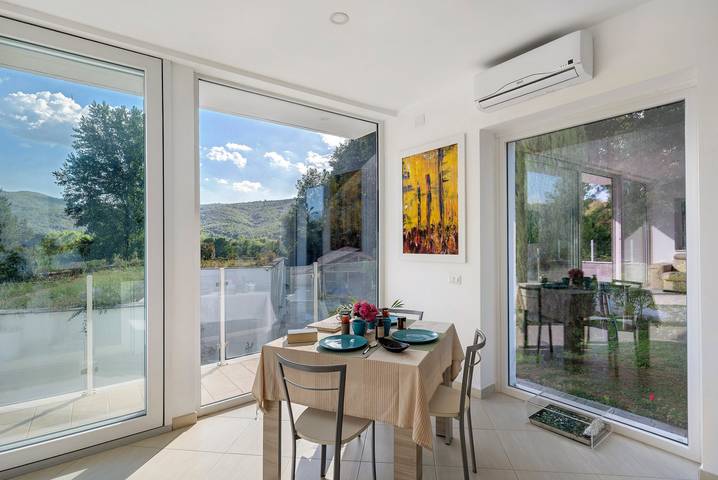 Apartamento entero, Apartamento con terraza y vistas al lago in Alvignano, Provincia de Caserta
