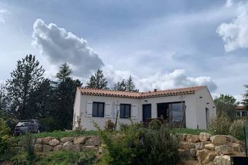 Gîte pour 6 personnes, avec jardin à Saint-Laurent-du-Verdon