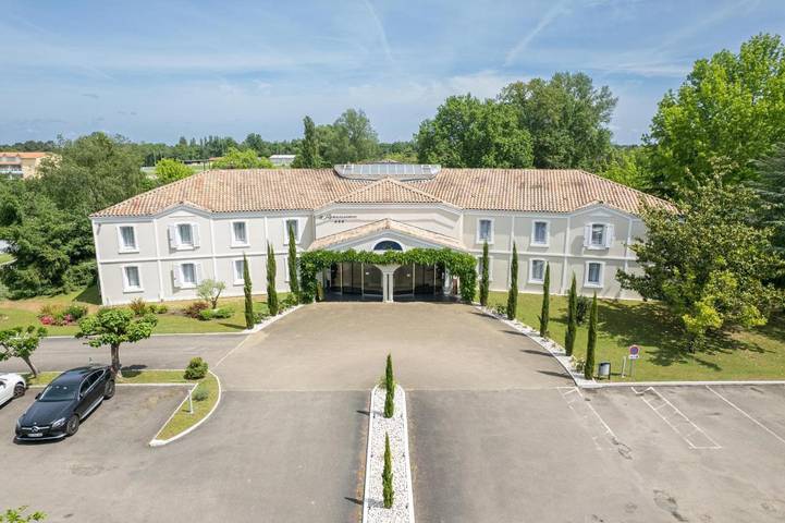 Hôtel pour 2 personnes, avec Terrasse ainsi que Jardin et Piscine