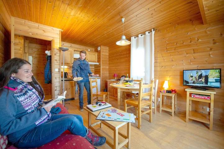 Appart’hôtel pour 6 personnes, avec terrasse ainsi que piscine et vue, animaux acceptés à Saint-Jean-d'Arves - 2