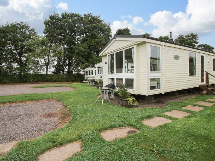 Caravan for 4 people, with Garden in West Midlands