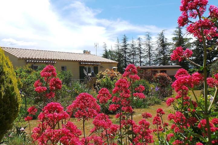 Villa independiente con piscina privada en el Luberon (6 personas) in Saint-Saturnin-lès-Apt, Parque natural regional del Luberon
