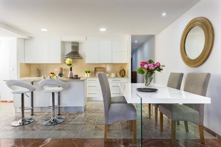 Entire apartment, Genteel Home Gran Capitan Terrace in Granada, Granada Province