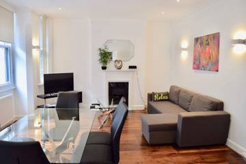 Vacation Rental for 6 Guests in Downtown, London, Picture 2