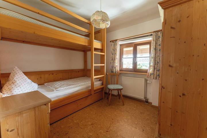 Ferienhaus für 13 Personen, mit Balkon und Sauna sowie Whirlpool und Garten am Chiemsee - 4