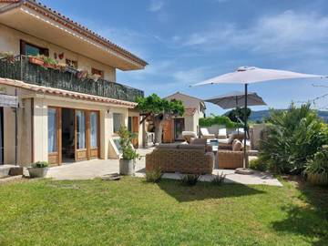 Gîte pour 8 personnes, avec vue ainsi que jardin et terrasse à Saint-Cyr-sur-Mer