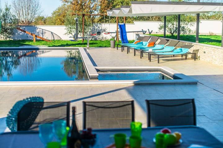 Villa für 8 Personen, mit Terrasse und Garten in Porec und Umgebung - 2