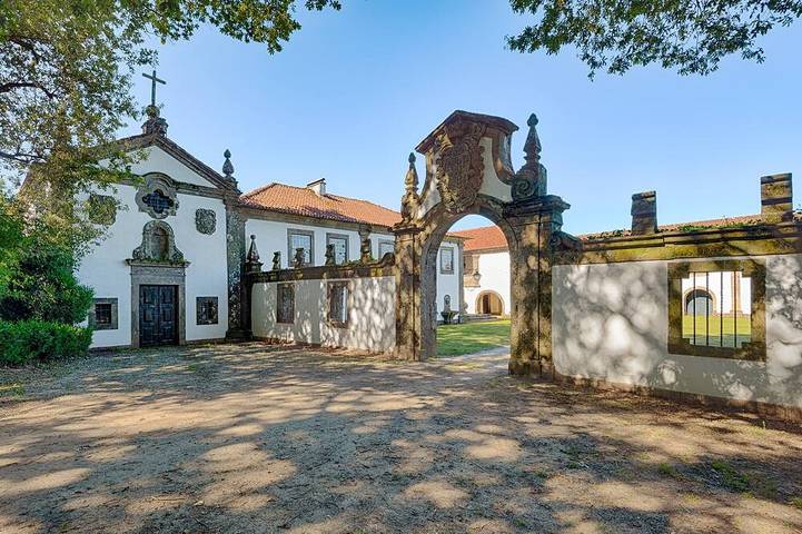 Location de vacances pour 16 personnes, avec Balcon et Jardin dans Lanheses