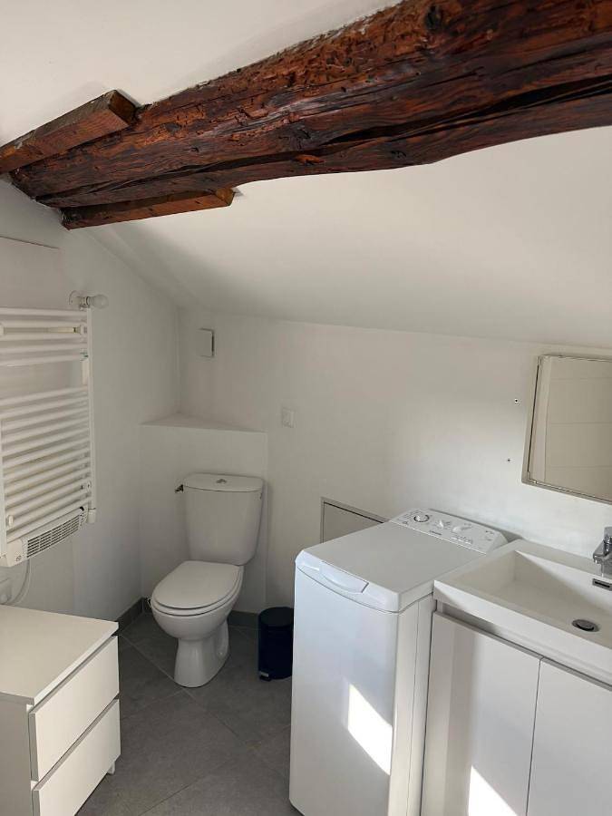 Appartement entier, Coup de coeur à Lentilly- place du village in Lentilly, Lyon et ses environs