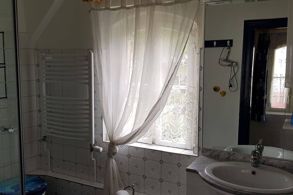 Ganze Wohnung, Wunderschöne 2 Zimmer Remise für zwei Personen (+ zwei im Wohnraum) in Berlin Wilhelmstadt, Berlin