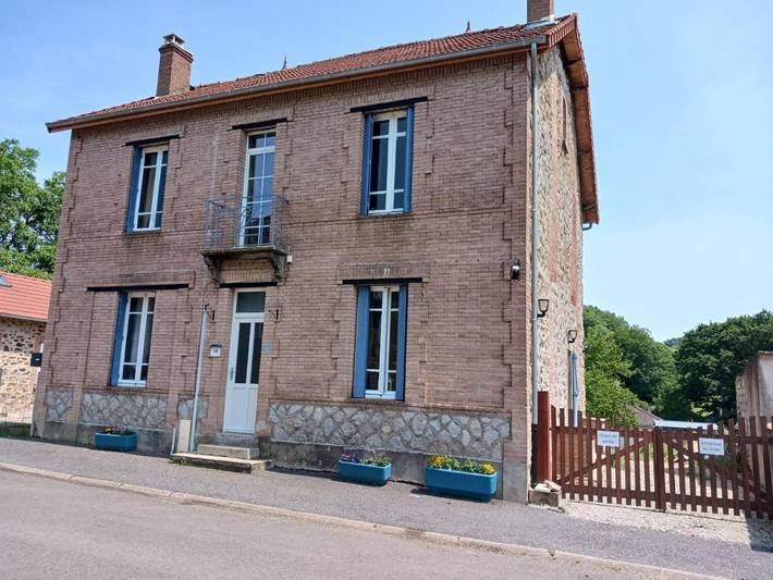 Chambre d’hôte pour 2 personnes, avec vue et jardin à Bujaleuf