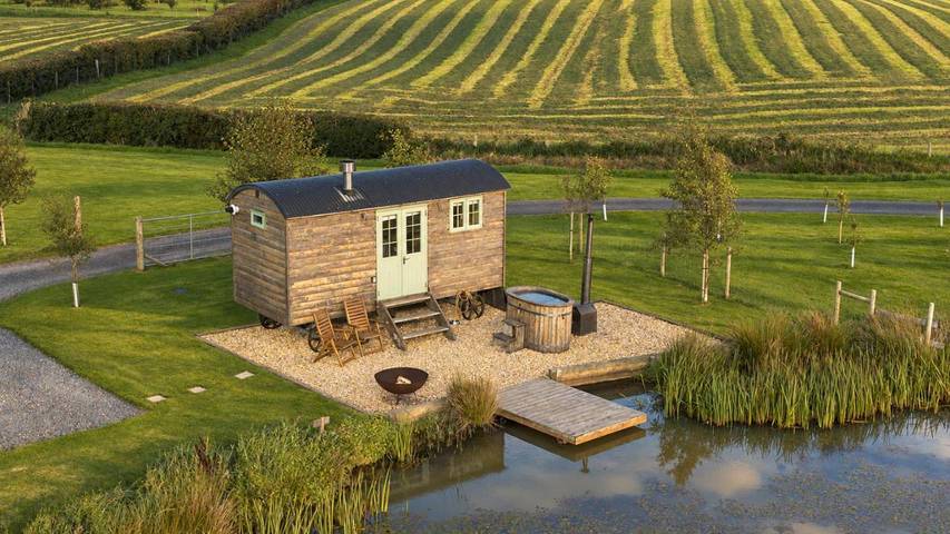 Camping für 2 Personen, mit Whirlpool und Terrasse sowie Garten und Ausblick in Nordirland
