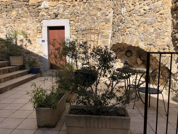 Location de vacances pour 2 personnes, avec piscine et jardin à Saint-Sauveur-de-Cruzières