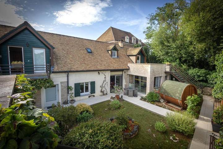 Gîte pour 2 personnes, avec Balcon et Terrasse ainsi que Jardin et Sauna à Merceuil