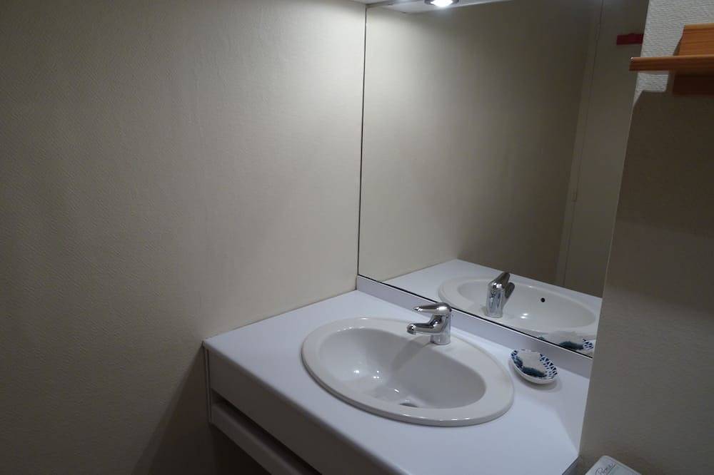 Entire apartment, Apartment sea view, 50m from the beach Trestel en Trévou Tréguigne 22260 in Trévou-Tréguignec, Pink Granite Coast