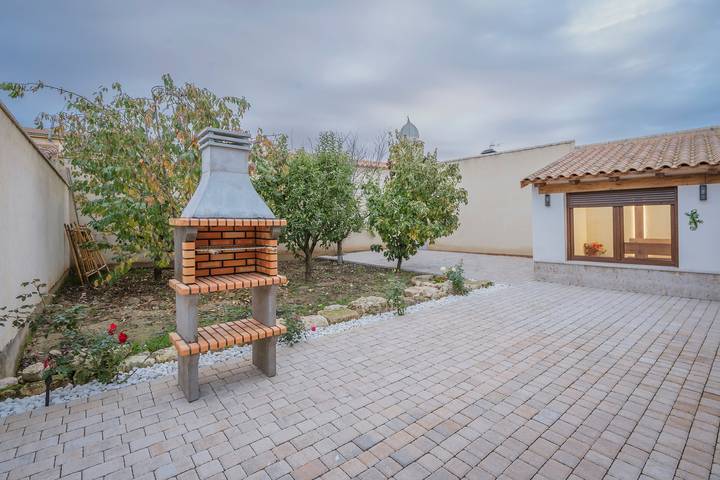 Casa rural para 8 personas, con jardín en Melgar de Fernamental