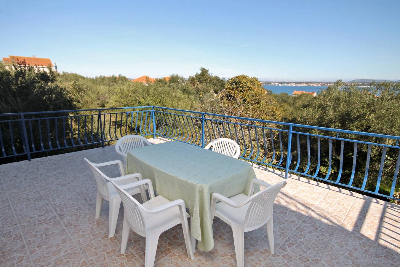 Ganze Wohnung, 2-Zimmer-Ferienwohnung mit Terrasse und Meerblick Tkon, Pasman A-9713-a in Tkon, Pasman