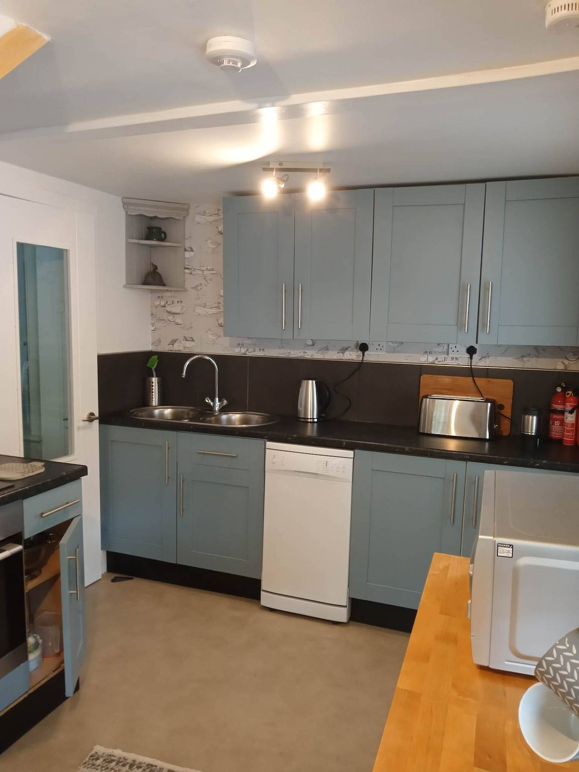 Close to the Seaside - sleeps 4/free wifi/parking in Lundin Links, Fife region