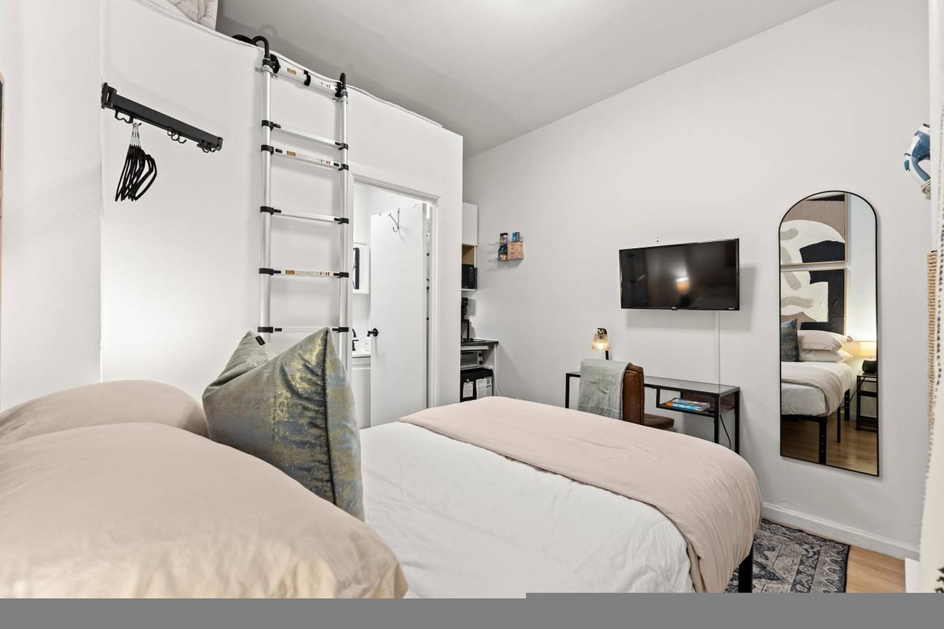 Entire apartment, Cozy Times Square Studio, Prime Location! in Manhattan, New York City