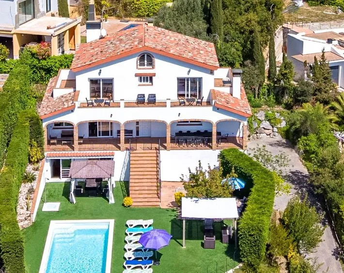 Villa pour 11 personnes, avec vue ainsi que jardin et piscine - 1