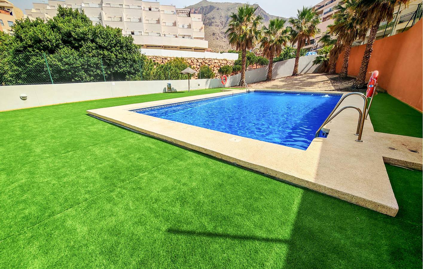 Apartamento vacacional entero, Acogedor apartamento con piscina, aire acondicionado e Internet cerca de la playa y restaurantes in Roquetas de Mar, Costa de Almería