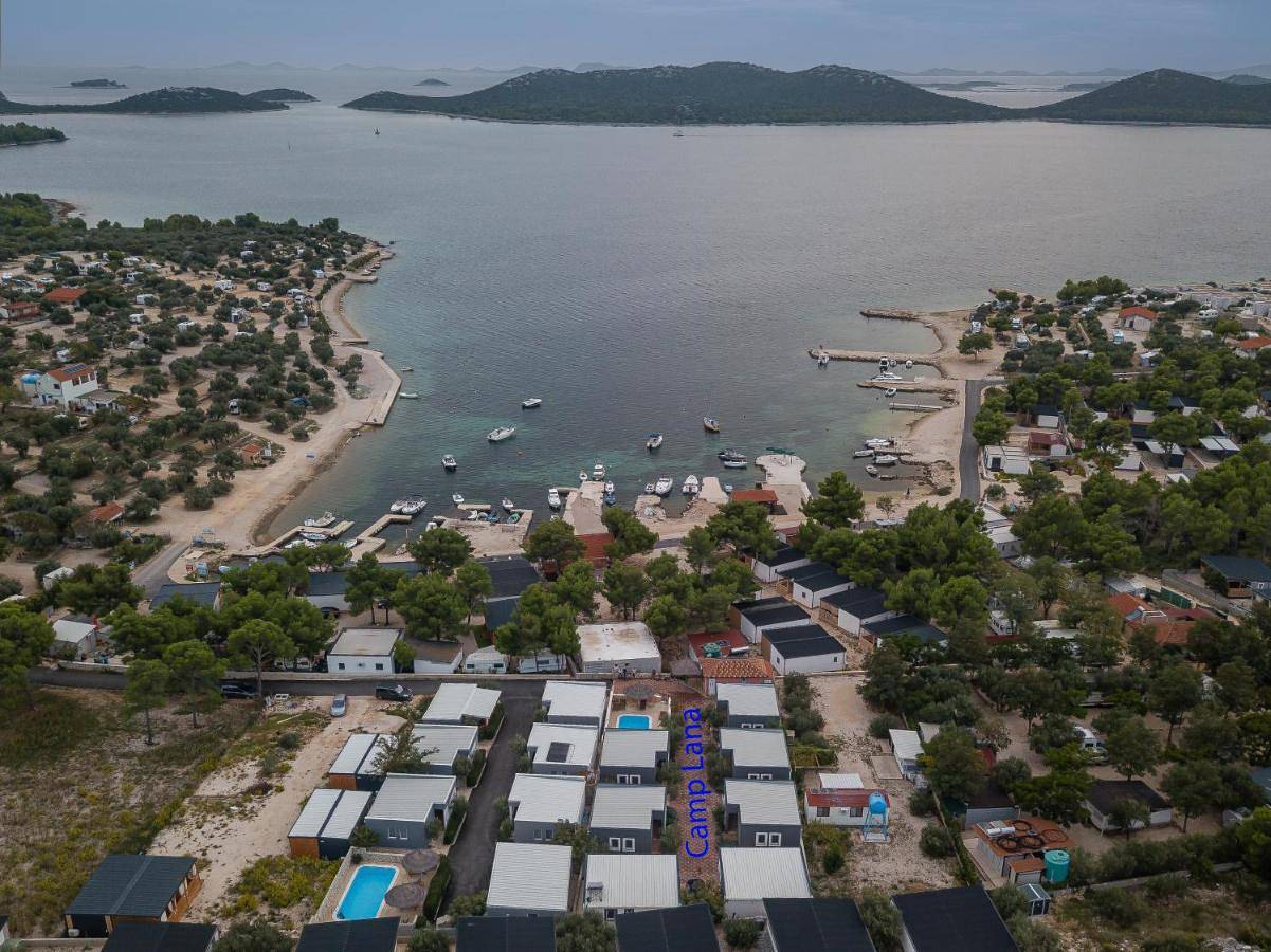 Camp Lana with pool in Drage (Pakoštane), Zadar