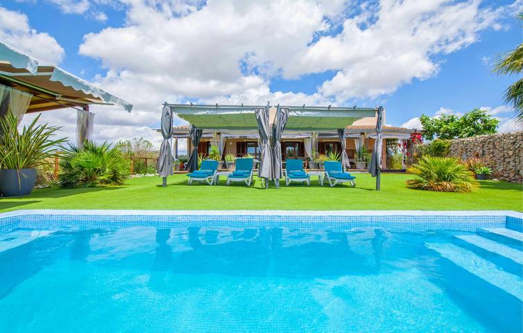 Sereno refugio en Montuïri con piscina y terraza in Montuiri, Interior de Mallorca
