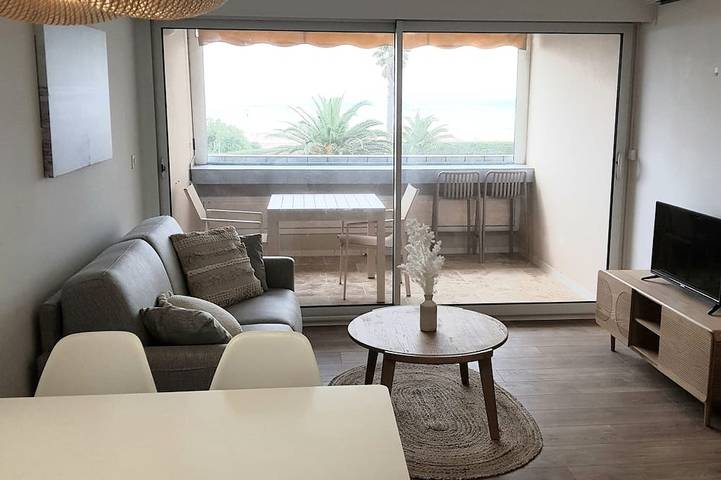 Appartement entier, Studio 25m2 & terrasse 8 m2 vue sur mer pour 2 personnes box privé piscine WIFI in Canet-en-Roussillon, Côte d'Améthyste