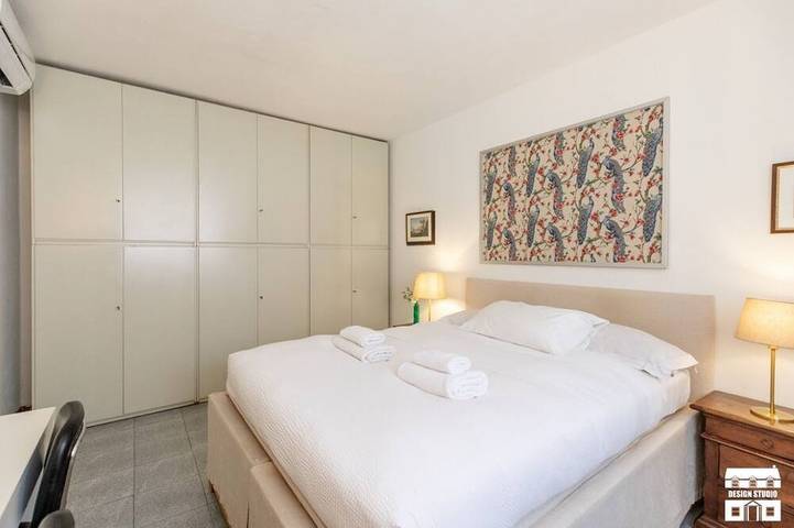 Apartamento entero, Are you looking for a unique holiday home that offers a breathtaking view of Lake Como? Look no further than this gorgeous condo located right on the beach! With all the facilities needed for a comfortable stay, including air conditioning, wifi, indoor p in Bellano, Alpes de Orobie Occidental