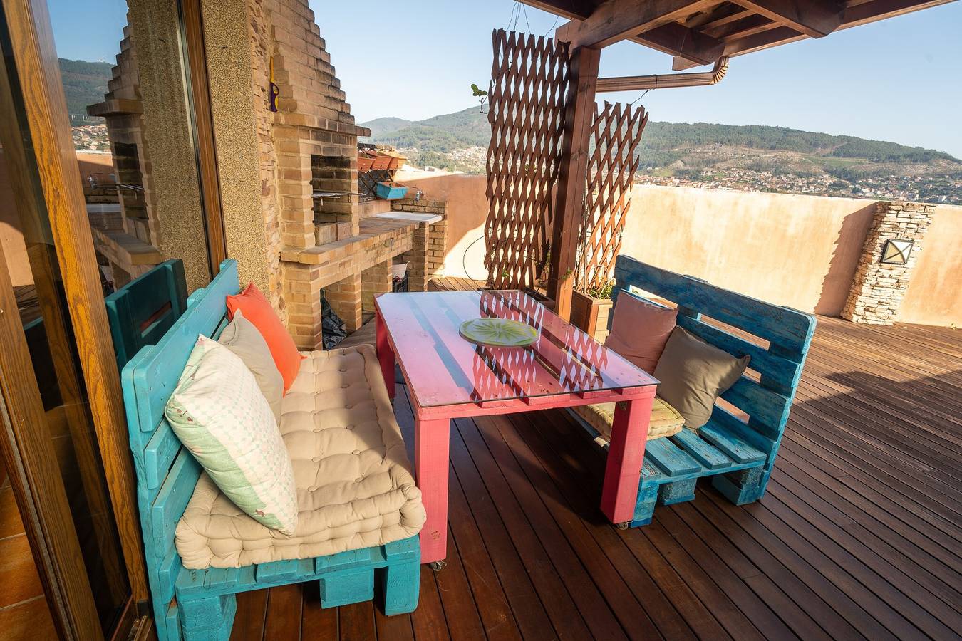 Meer, Berge und Lichter – Helles Penthouse mit großer Terrasse und Ausblick in Moaña, Rías Baixas