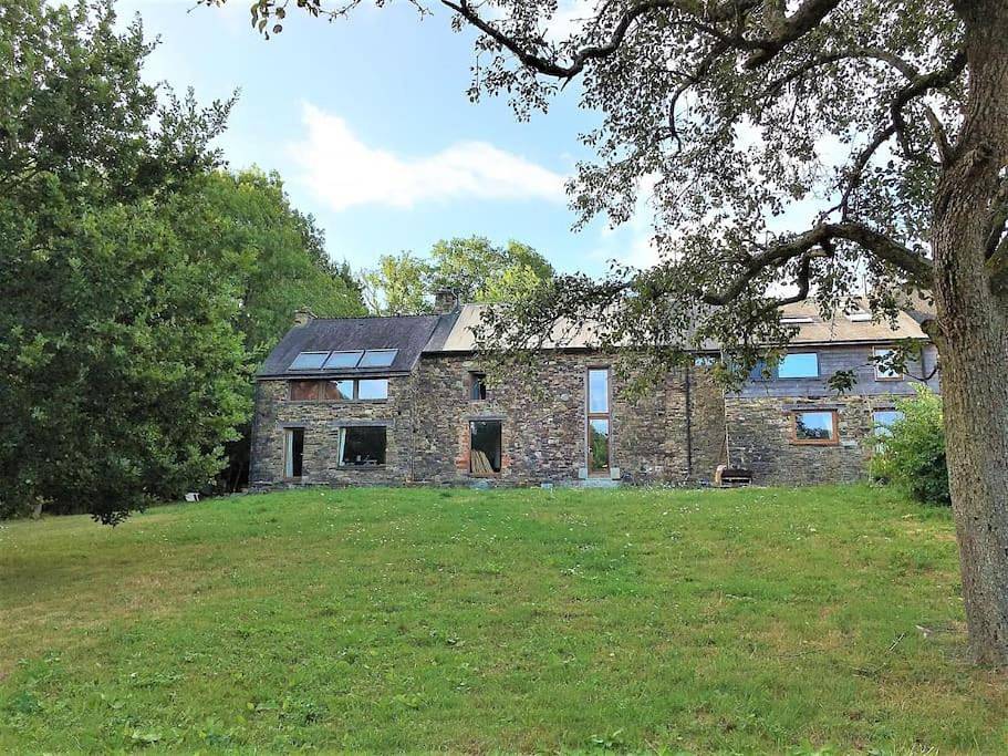Five-Bedroom House in Bains-sur-Oust, Région de Redon