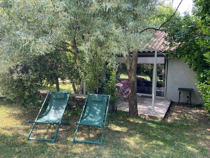 Location de vacances pour 4 personnes, avec Terrasse ainsi que Jardin et Piscine à Berrias-et-Casteljau