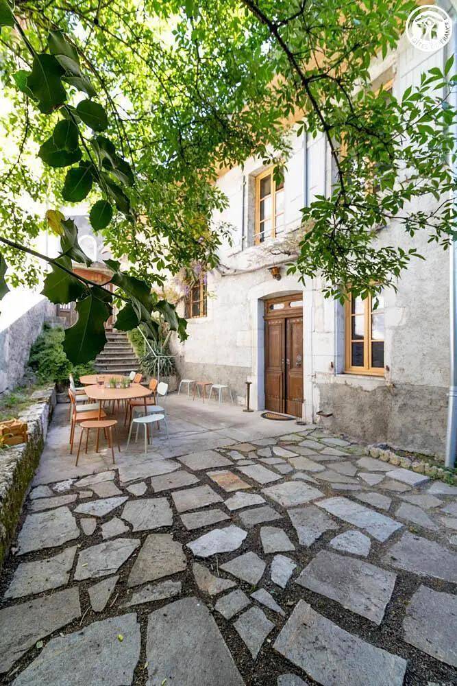 Gîte pour 4 personnes, avec Terrasse à Les Échelles