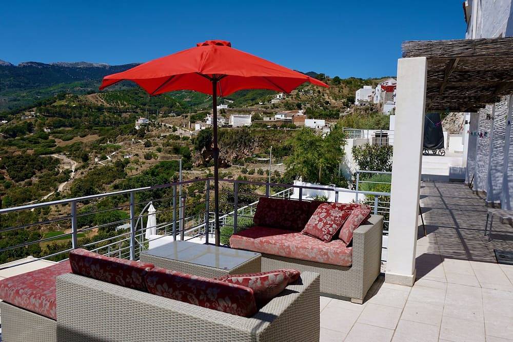 Contemporary 3 Bed Casa, Infinity Pool 6 Terraces Mountain & Valley Views in Yunquera, Sierra de las Nieves