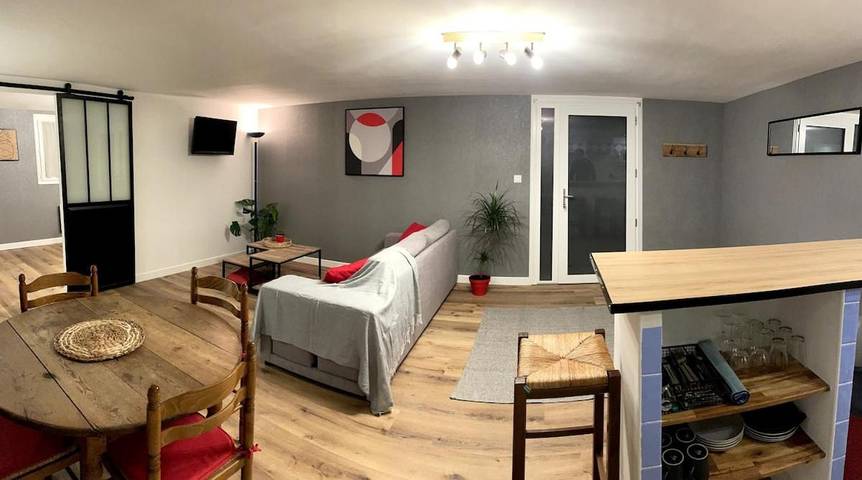 Gîte pour 4 personnes, avec jardin dans Huos