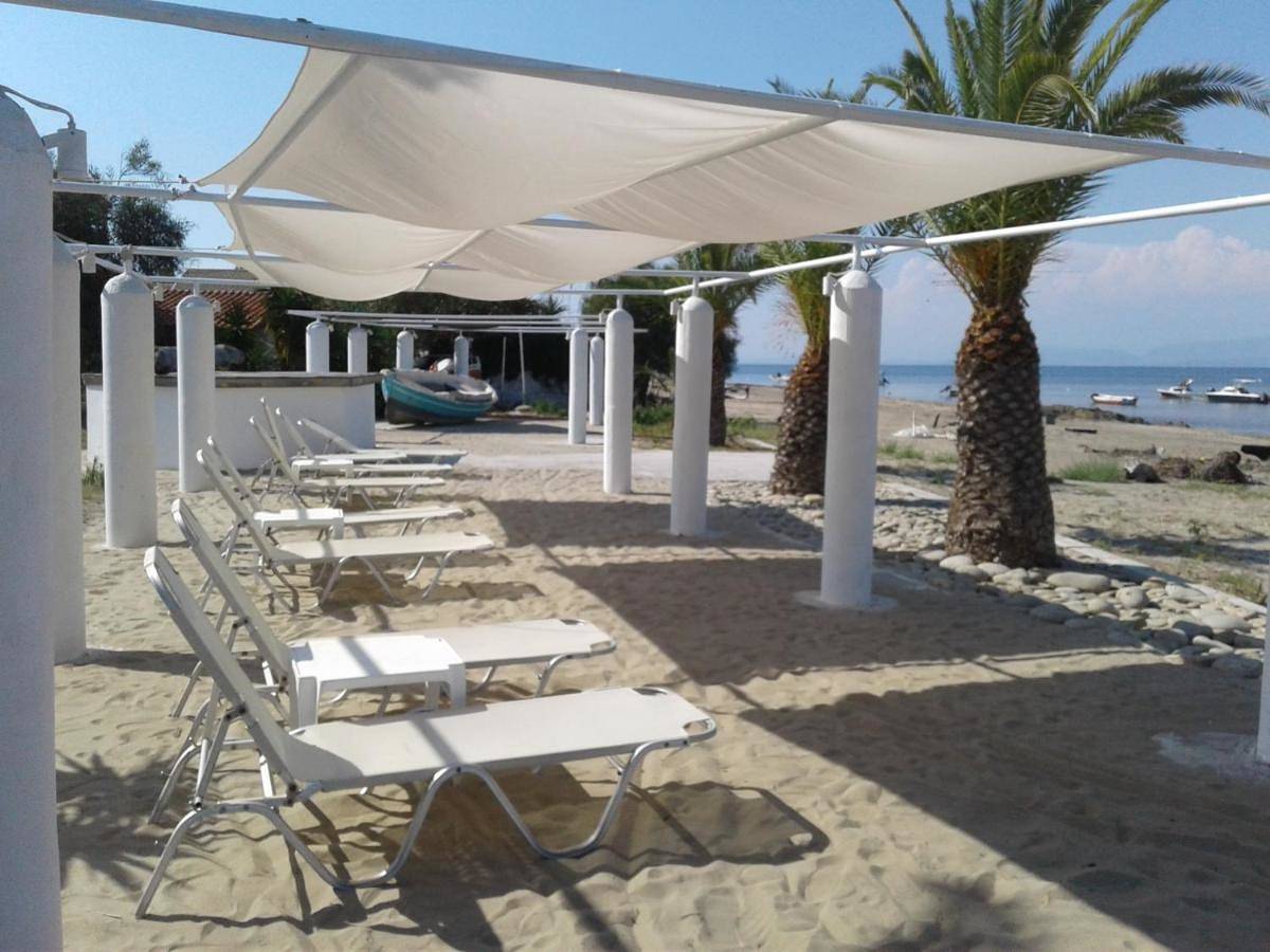 Umbrella Beach Apartments in Kavos, Corfou