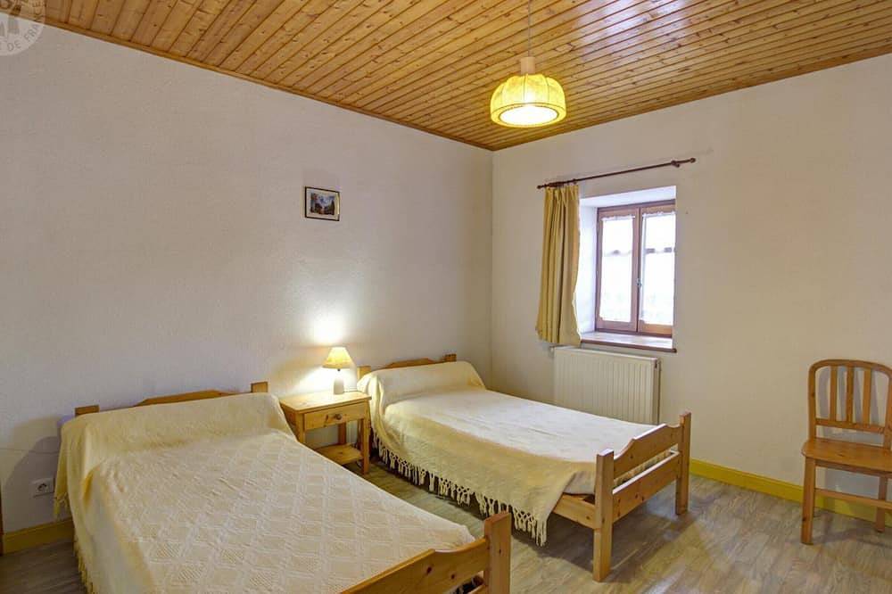 Gîte de charme pour 11 pers. avec animaux admis et poêle à bois, Livradois-Forez in Gumières, Montbrison