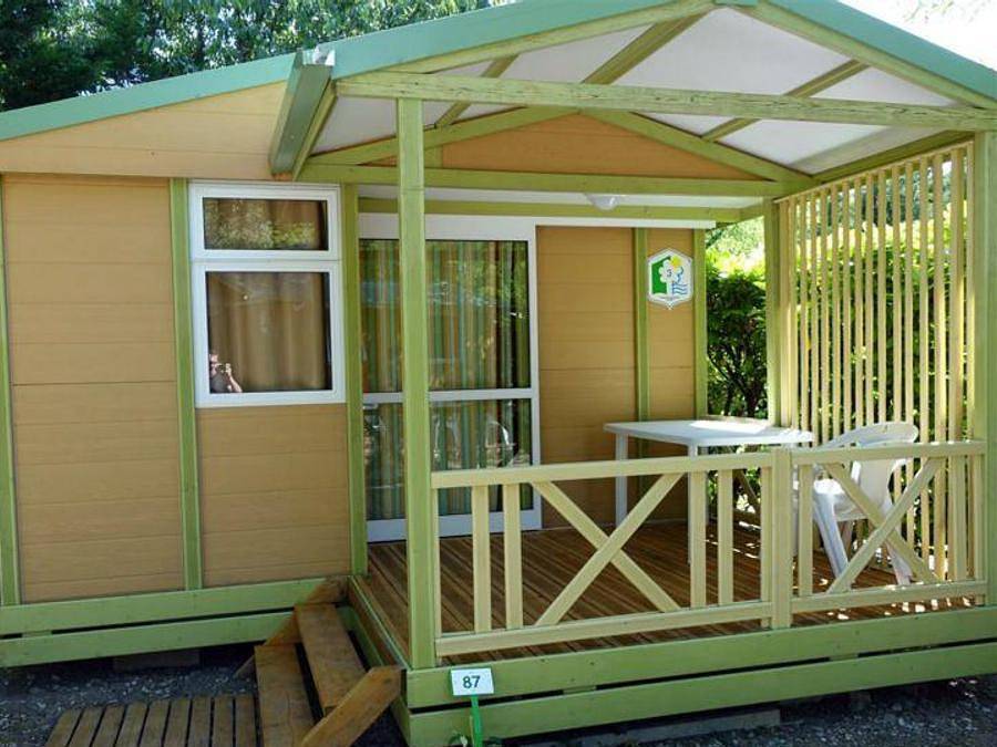 Flower Camping Le Plan d'eau - Chalet 2 personen - Confort Tiny 20m² Überdachte Terrasse + Klimaanlage in Saint-Privat (Ardèche), Ardèche