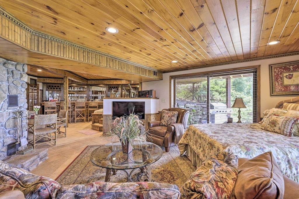 Ganze Wohnung, Cozy Studio: Indoor Hot Tub & Inground Pool Access in Connecticut