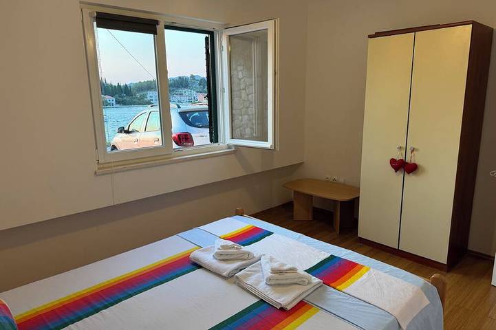 Ganze Wohnung, Relaxed Chic 2-Bed Apartment: Just Steps From the Beach in Blace, Dubrovnik-Neretva